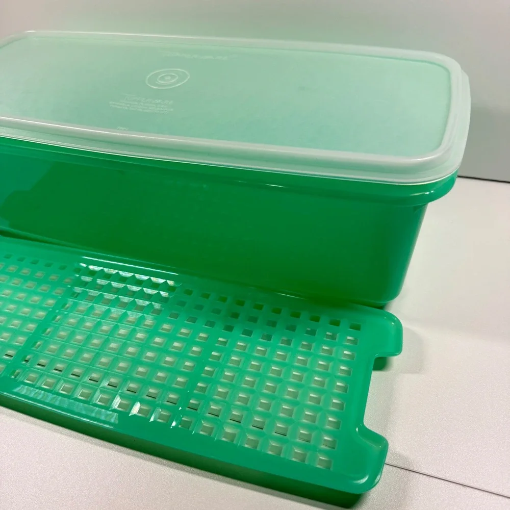 TUPPERWARE Vintage Jadeite Green Vegetable Crisper 784-1 Rectangular Lid Grid